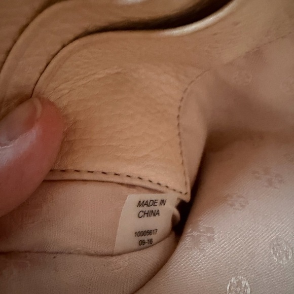 Tory Burch Cream Crossbody Kira Pebbled Leather Bag 91/2x51/2 - Picture 7 of 8